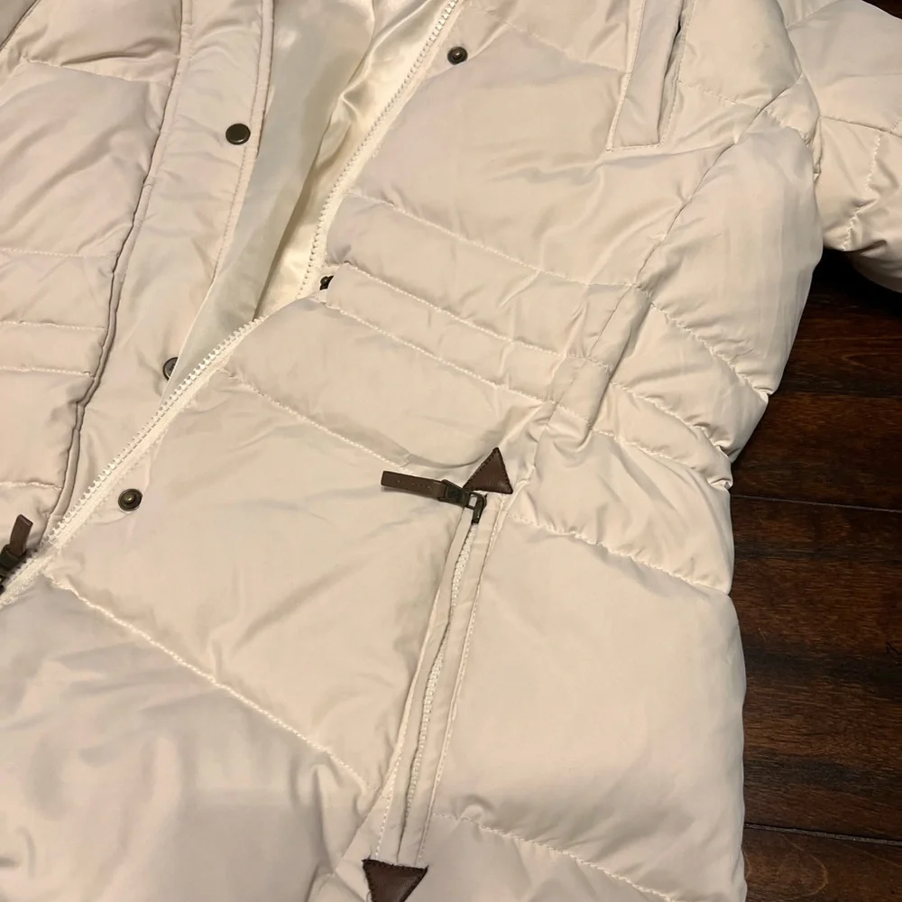 Lauren Ralph Lauren Tan/Cresm Puffer Jacket with Faux Fur Trim minor flap defect - Picture 6 of 14